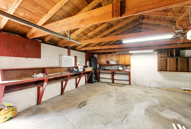 Building Photo - 3938 Halsey Pl