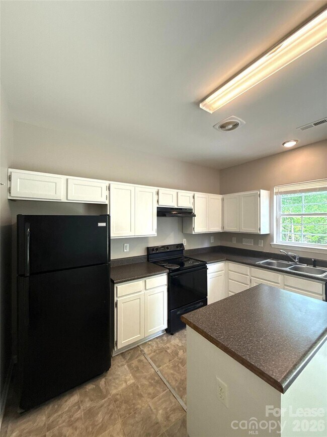 Building Photo - 1207 Joannas Ct