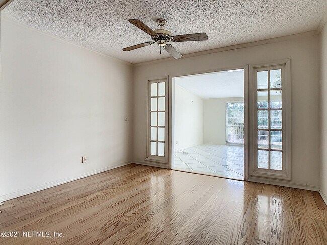 Building Photo - 16 Fox Valley Dr