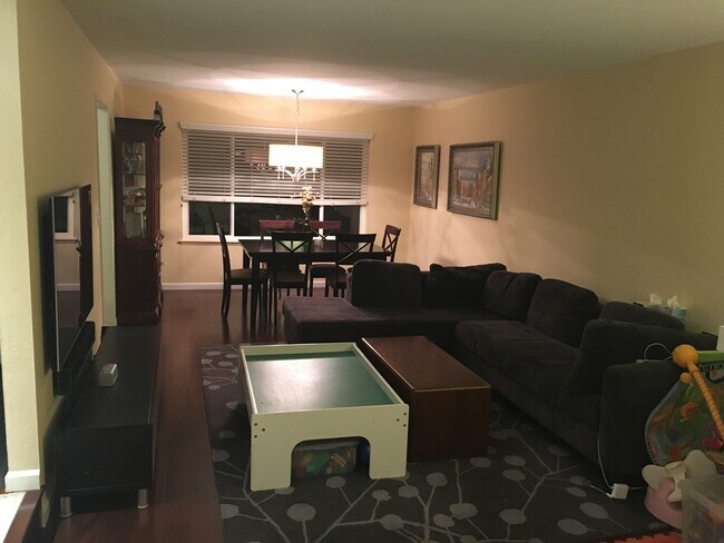 Building Photo - 337 Kinross Dr