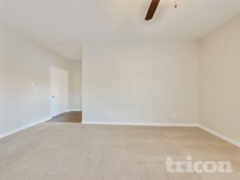 Building Photo - 142 Waters Edge Pkwy