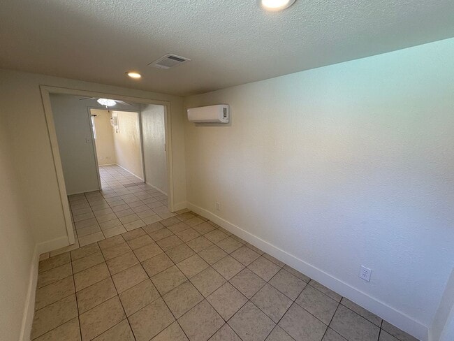 Building Photo - 4189