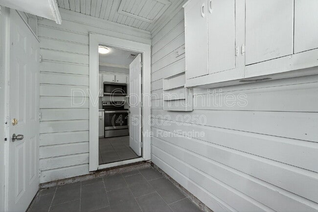 Building Photo - 709 S 7th St