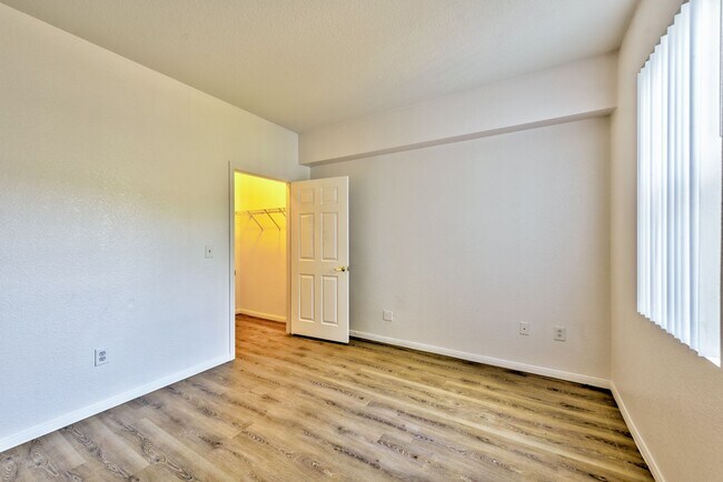 Building Photo - 6955 N Durango Dr