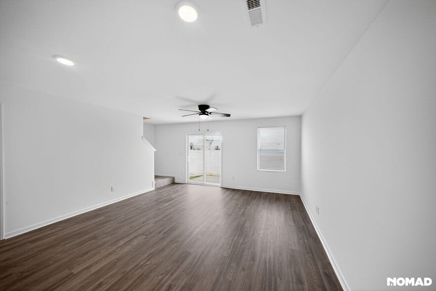 Building Photo - 2401 Brookville Dr