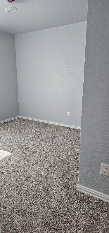 Building Photo - 419 E Day St