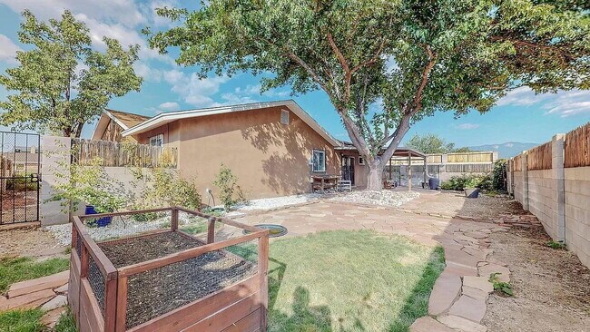 Building Photo - Single Family Home