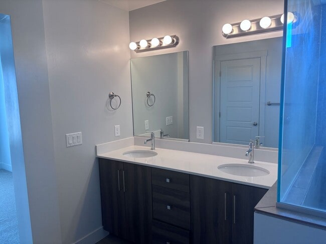 Building Photo - 4 bed | 2 1/2 bath | 2 car garage in Desert Canyon with washer/dryer/fridge