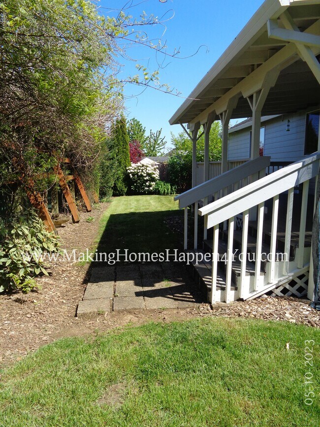 Building Photo - 405 Lavender St