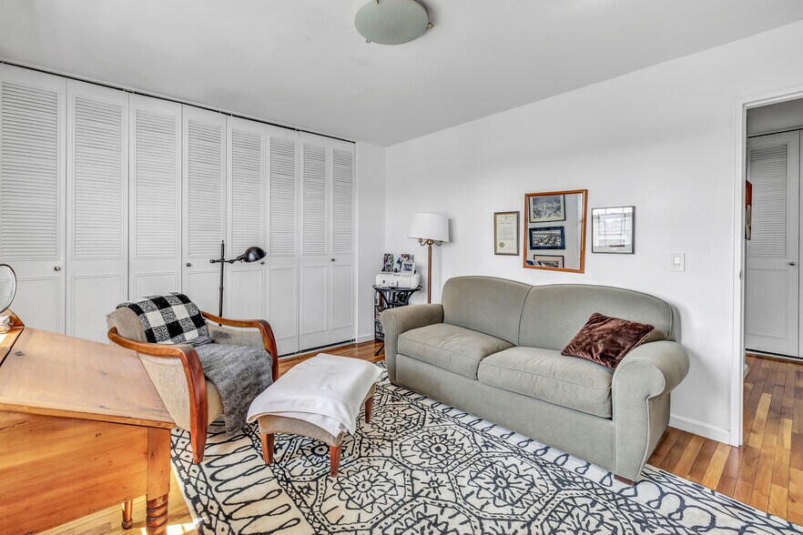 Building Photo - 245 Unquowa Rd