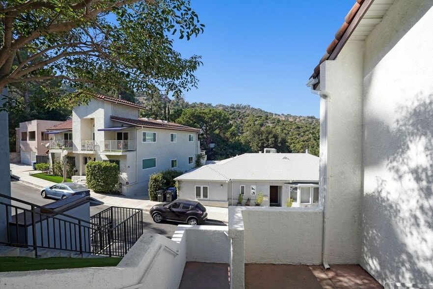 Building Photo - Experience Modern Luxury in this Stunning 4-Bedroom Smart Home in the Heart of 90027