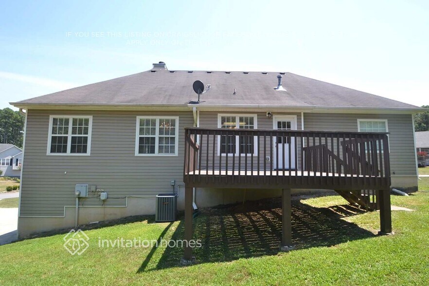 Building Photo - 15 Water's Edge Dr SE