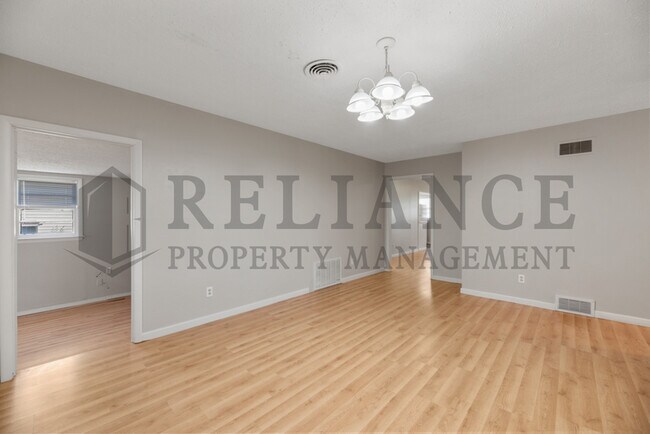 Building Photo - 2732 N Grove St