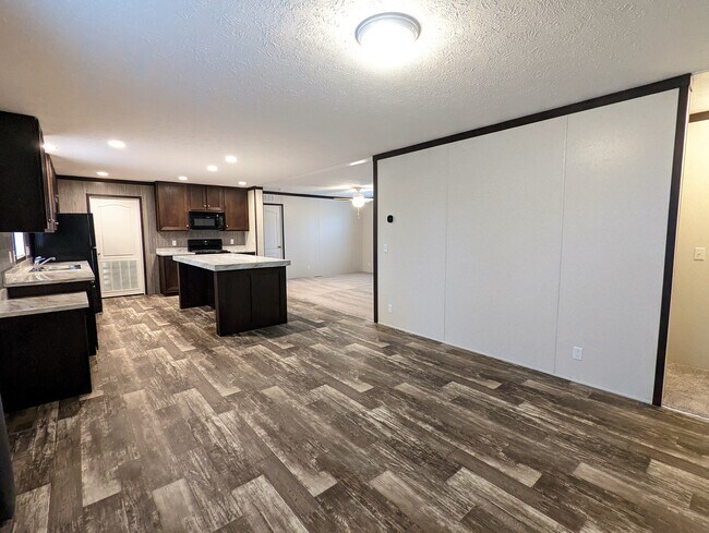 Building Photo - 177 Daisy Dr