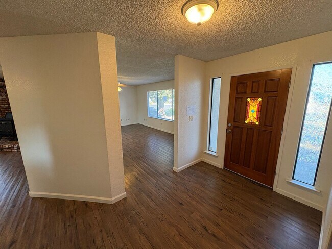 Building Photo - 636 Ramblewood Ct