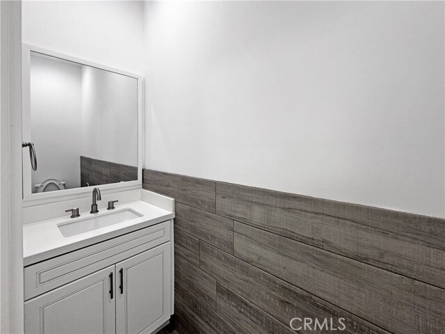 Building Photo - 7127 S La Cienega Blvd