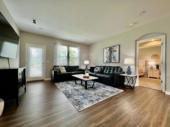 Building Photo - Fully Furnished Luxury Corporate Rental - ...