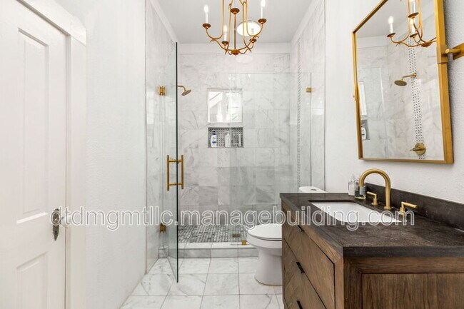 Building Photo - 110 E Craig Pl