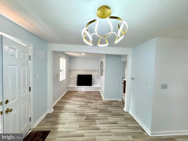 Building Photo - 3614 Lakeside Dr