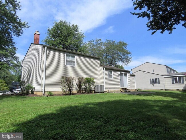 Building Photo - 7125 Vantage Dr