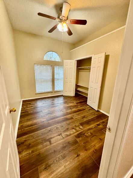 Building Photo - 385 Westward Dr