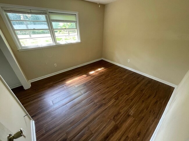 Building Photo - 223 S Edgewood Dr