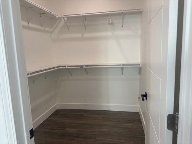 Building Photo - 10859 Nettleton St