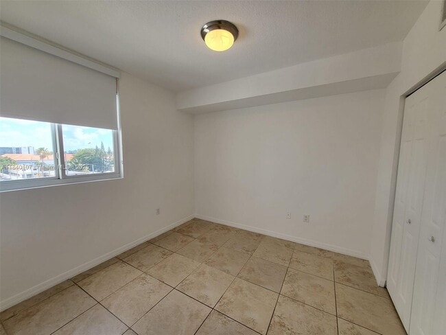 Building Photo - 435 SW 12th Ave