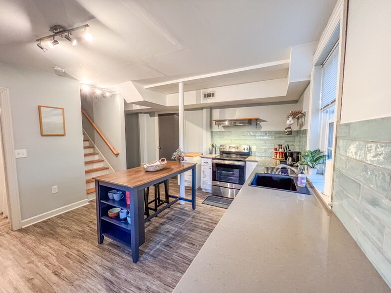 Furnished kitchenette with kitchen basics - 2031 Eversong Ln