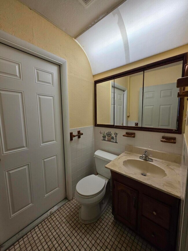 Building Photo - 7195 NW 9th Ct