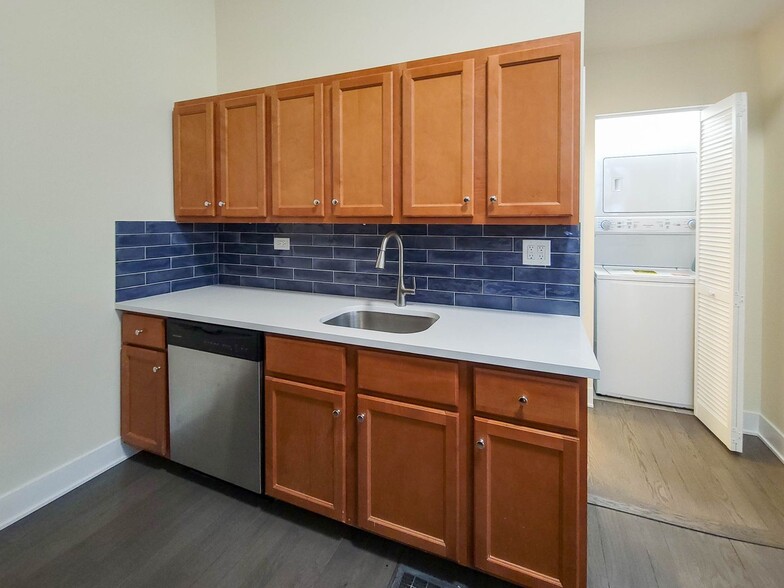 Building Photo - 2047 N Hoyne Ave