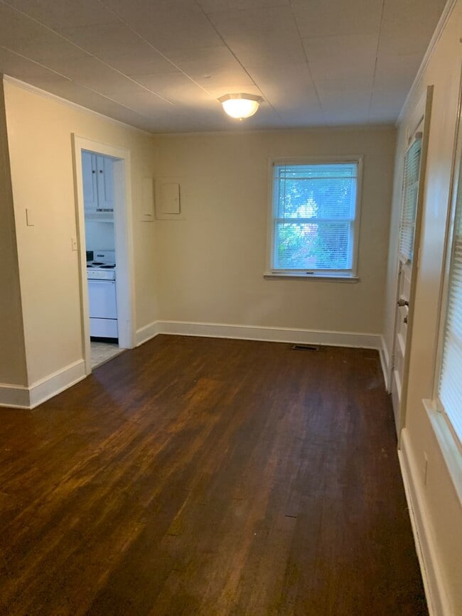 Building Photo - 225 Pine St