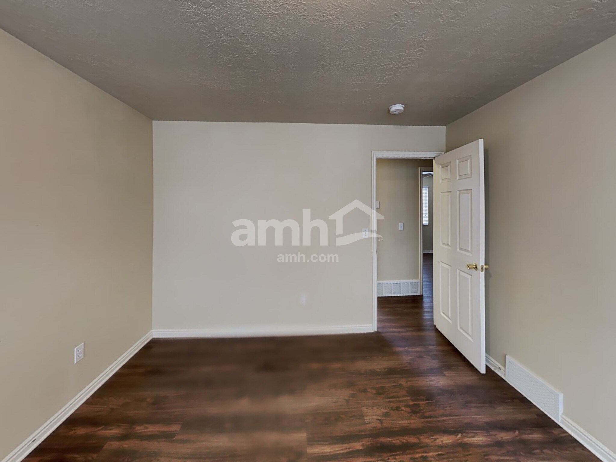 Building Photo - 568 S 925 E