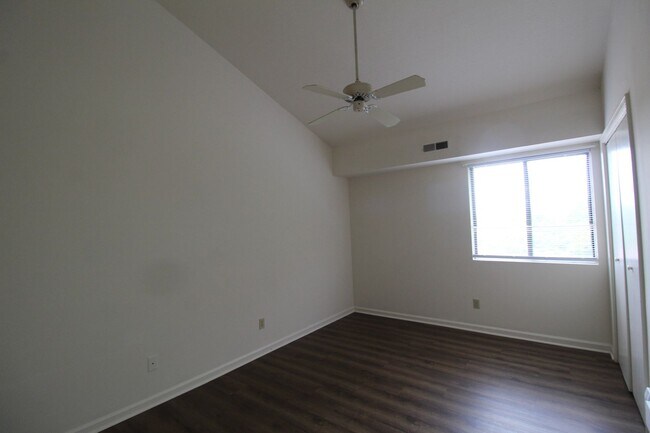 Building Photo - 1116 Blue Ridge Dr