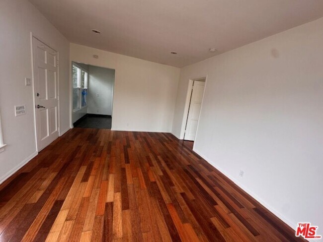 Building Photo - 1361 Cochran Ave