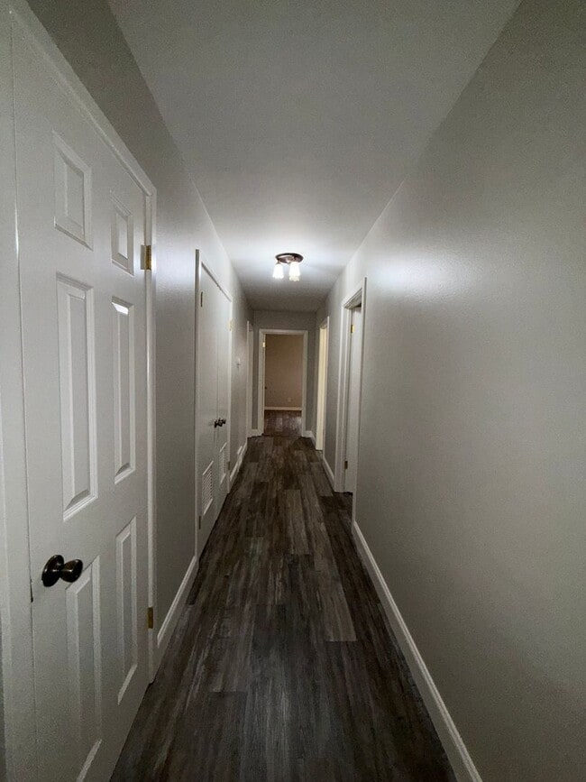 Building Photo - Spacious 3 Bedroom 2 Bath home AVAILABLE NOW!