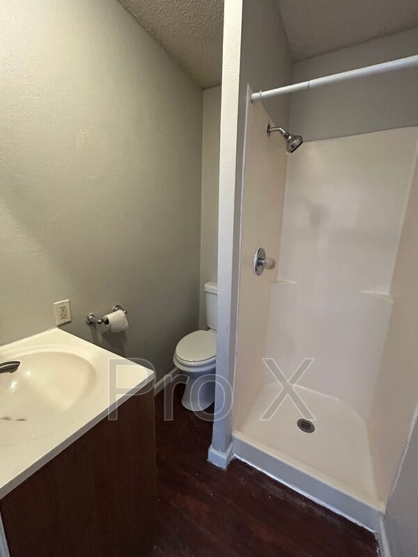 Building Photo - 101 S Elm St