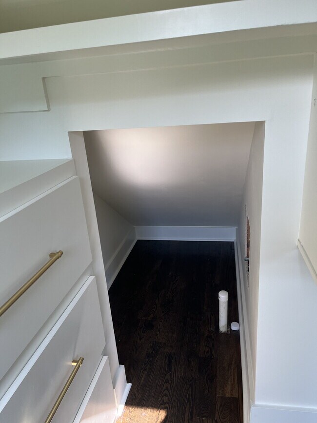 Building Photo - "Spacious Urban Living: 3-Bedroom Townhouse with 3.5 Baths in Nashville's Vibrant Core!" STUNNING...