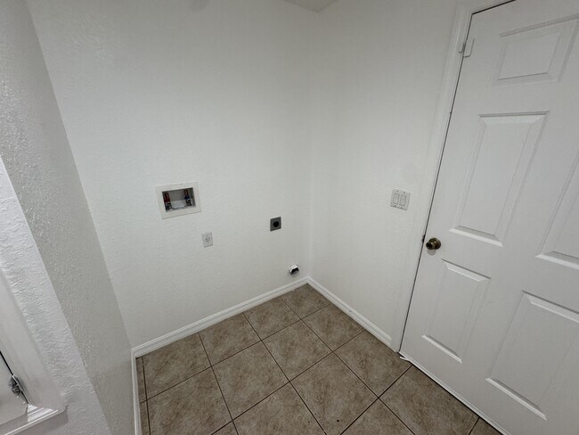 Building Photo - 446 Caraway Dr