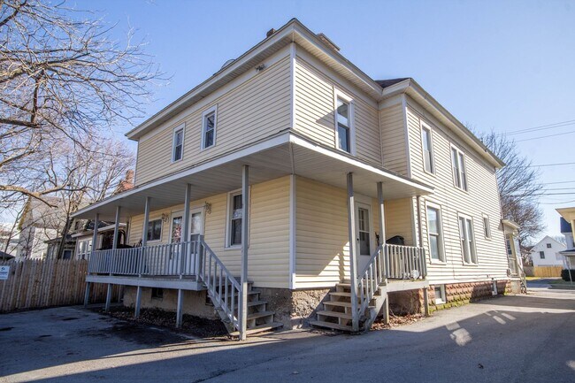 Building Photo - 1025 State St