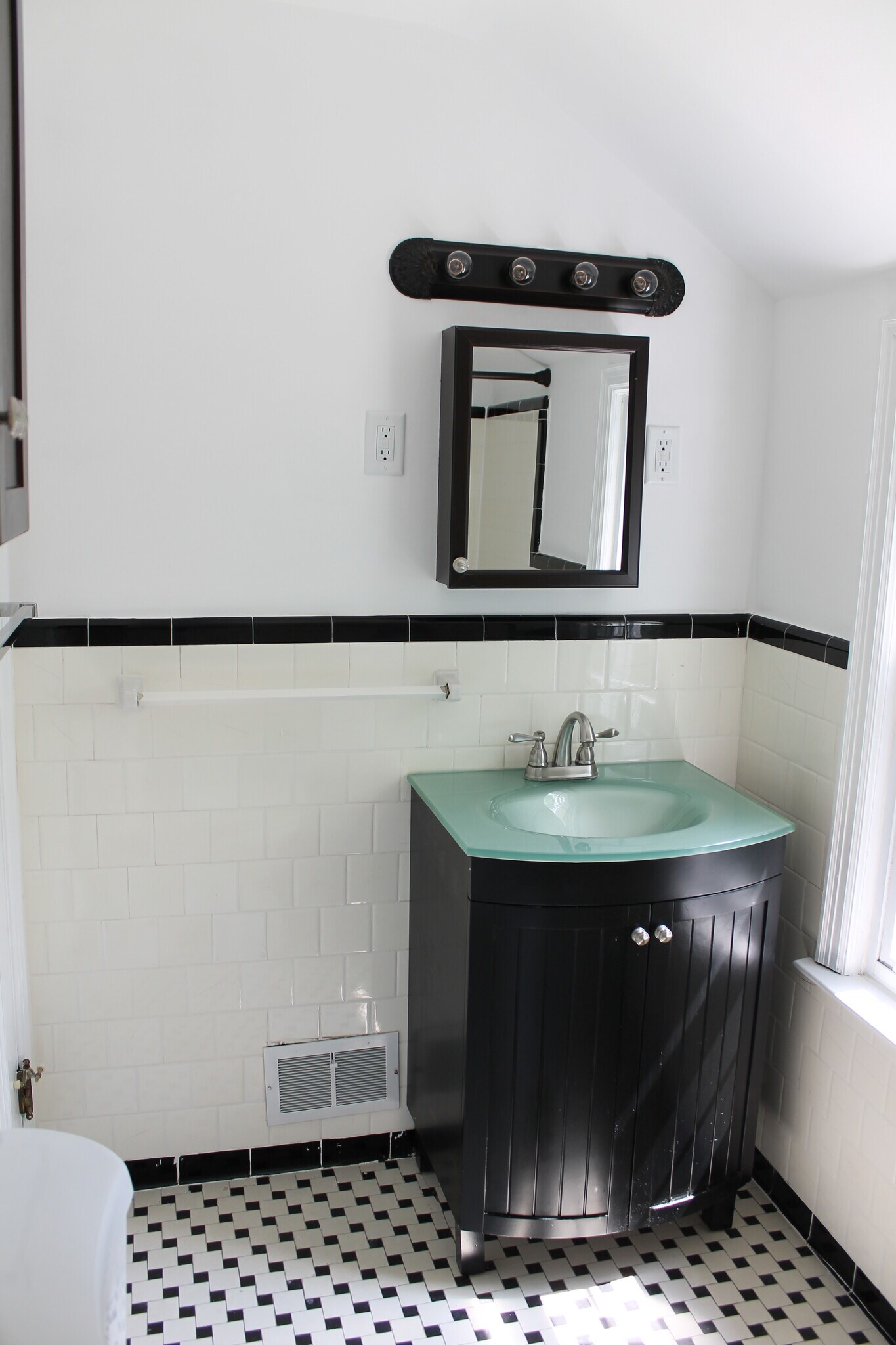 Building Photo - 300 Barclay Avenue