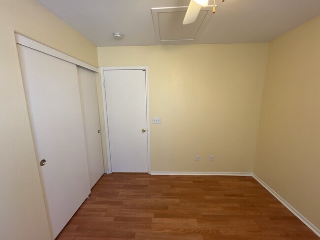 Building Photo - Experience luxurious living in this stunning 4-bedroom, 2.5-bathroom house