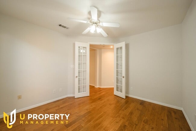 Building Photo - Dont Miss this pretty home in Plano!
