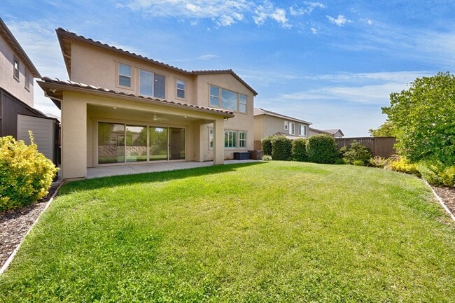 Building Photo - Luxury 5 Bedroom Home in Serrano – Spaciou...