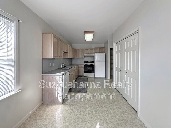 Building Photo - 339 E Derry Rd