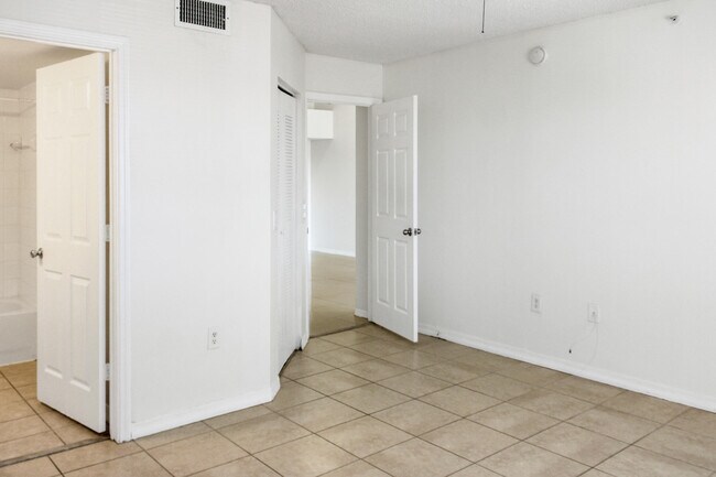 Building Photo - 5065 Wiles Rd