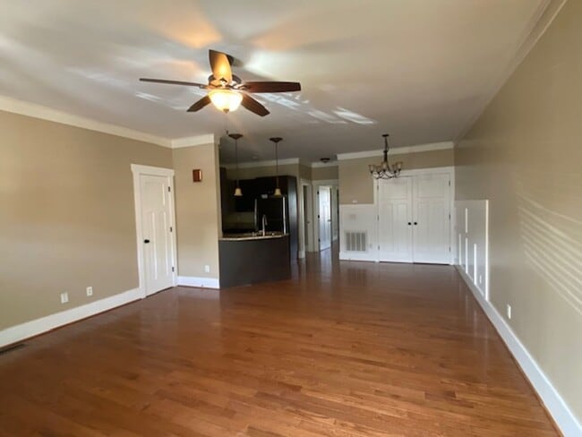 Building Photo - 3 Bedroom 2 Bath Townhouse