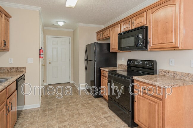 Building Photo - 3550 Cres Gardens Dr