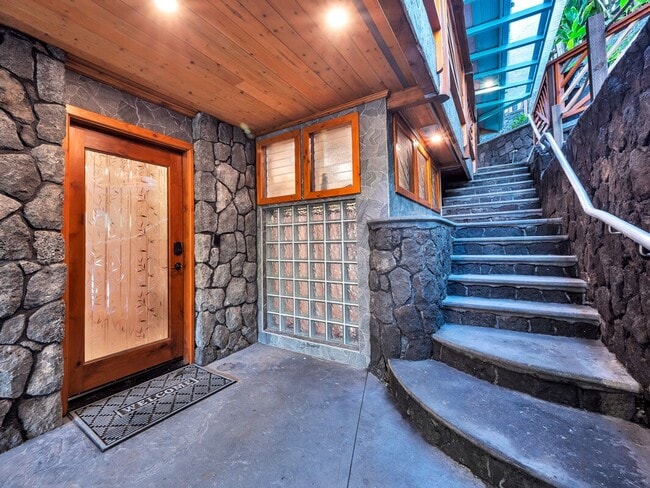 Building Photo - Oceanfront Estate: The Honolii Hale