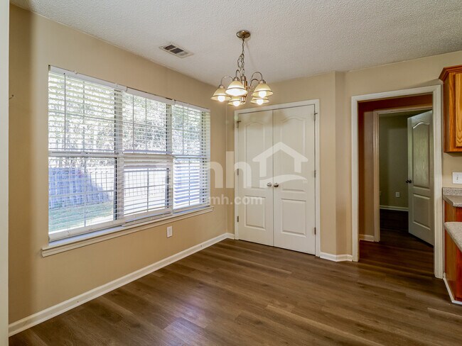 Building Photo - 154 Jamestown Dr